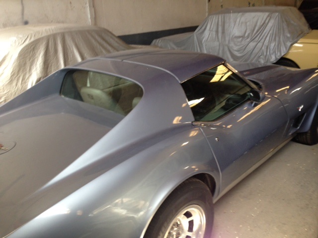 pm014 alquiler coche americano chevrolet corvette clasico vehículos de escena madrid tyreaction azul tras