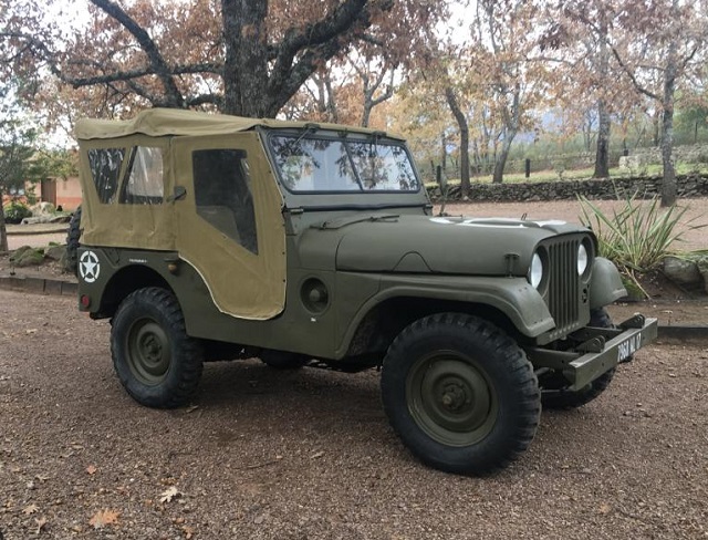 pm014 alquiler jeep willy militar americano tyreaction madrid vehículos de escena verde front2