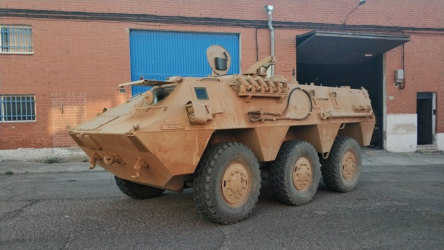 pm014 alquiler vehiculo blindado 6x6 tanqueta militar bmr películas belicas español madrid tyreaction marrón front