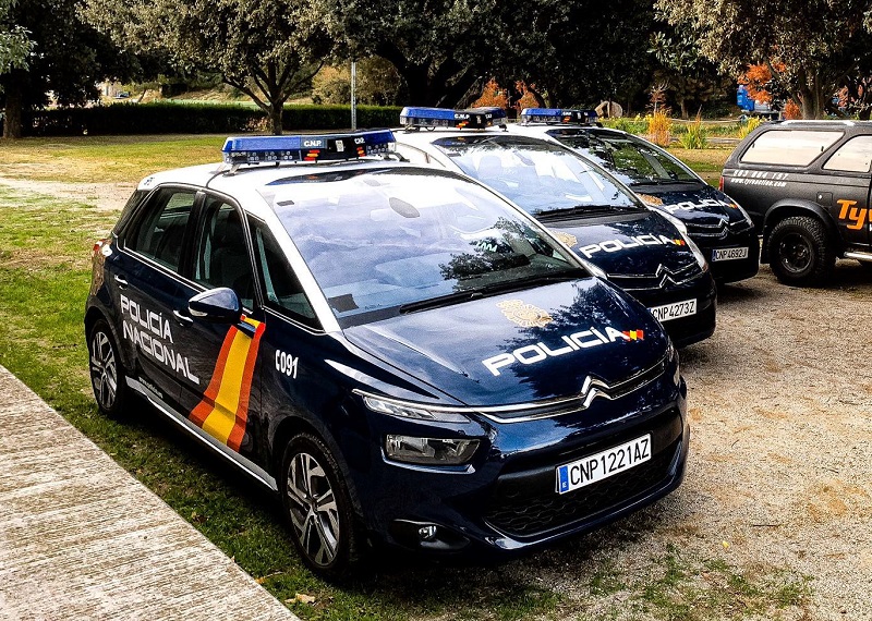 vehículos de escena barcelona madrid alquiler coches policia cnp cine publicidad