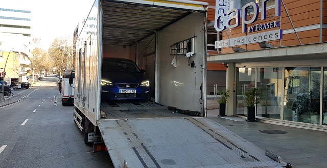 tyreaction desinfeccion coronavirus vehículos de escena barcelona interior camión cabinado portacoches